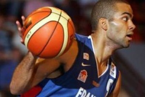 Tony PARKER - France /Bulgarie - 09.09.2005 - Tournoi International de Limoges- Basketball Basket Ball - hauteur action