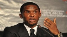 Eto'o tacle Alex Song