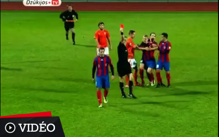 LituanieFoot deux coéquipiers en viennent aux mains et se font