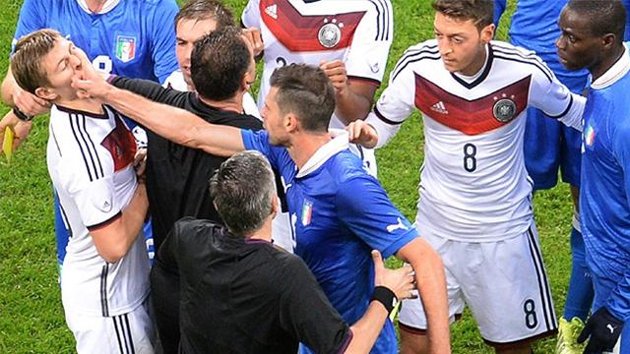 Foot/Italie-Allemagne: des insultes, des coups et de la ...