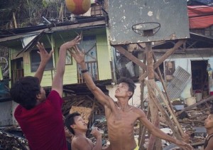 philippines ap haiyan la vie doit reprendre