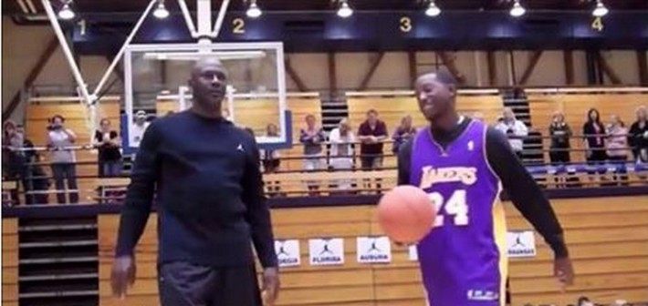 michael jordan a 51 ans s'offre un face à face avec un jeune