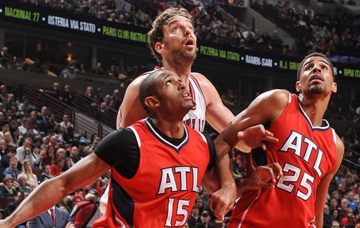 pau gasol entre sefolocha et horford_chicago-atlanta