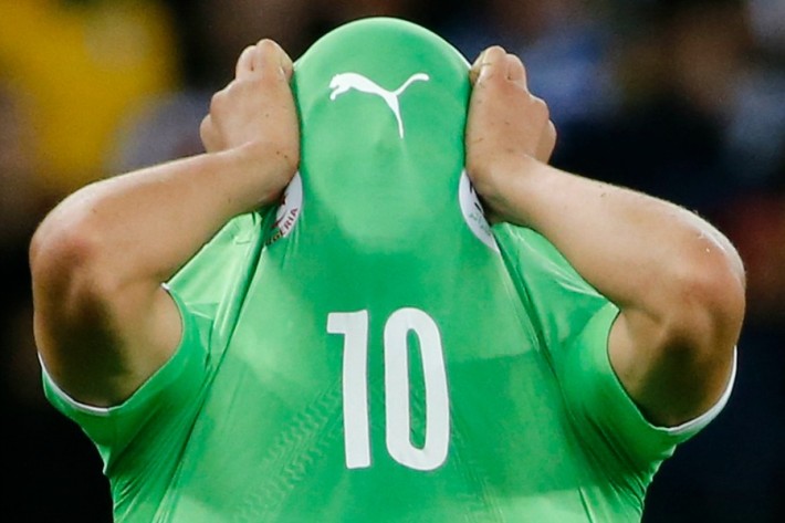 Feghouli-maillot-sur-la-tete