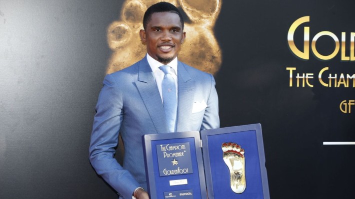 Cameroonian professional footballer Samuel Eto'o poses with his Golden foot prize, during the 2015 Golden Foot Award ceremony in Monaco on September 21, 2015. AFP PHOTO / VALERY HACHE