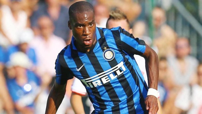 Il centrocampista dell'Inter, Geoffrey Kondogbia, in azione durante la partita amichevole contro il Carpi presso il centro sportivo di Riscone di Brunico (Bolzano), sede del ritiro estivo dei nerazzurri, 15 luglio 2015.
ANSA/ELISABETTA BARACCHI