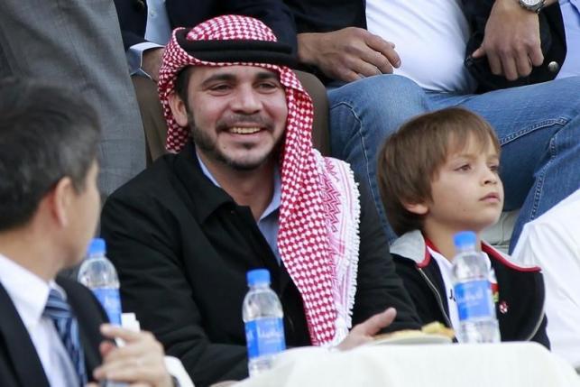 Jordan's Prince Ali bin Al-Hussein (C) and Prince Hashem (R), son of his brother King Abdullah, watch Jordan play against Japan during their 2014 World Cup qualifying soccer match at King Abdullah stadium in Amman March 26, 2013. REUTERS/Muhammad Hamed