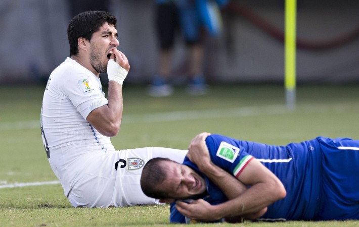Giorgio Chiellini (Italien) et Luiz Suarez (Uruguay)
Morsure Blessure