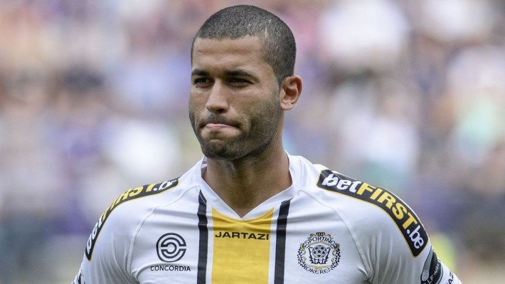 20140720 - BRUSSELS, BELGIUM: Lokeren's Jordan Remacle and Lokeren's Hamdi Harbaoui pictured at the start of the Belgian Supercup match between Belgian first league teams RSC Anderlecht and Lokeren, Sunday 20 July 2014 in Brussels. BELGA PHOTO LAURIE DIEFFEMBACQ