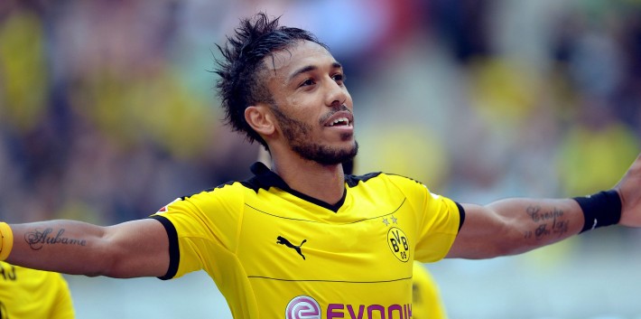 epa04927229 Dortmund's Pierre-Emerick Aubameyang celebrates after scoring the 4-2 lead during the German Bundesliga soccer match between Hannover 96 and Borussia Dortmund at the HDI-Arena in Hanover, Germany, 12 September 2015.
(EMBARGO CONDITIONS - ATTENTION: Due to the accreditation guidelines, the DFL only permits the publication and utilisation of up to 15 pictures per match on the internet and in online media during the match.) EPA/PETER STEFFEN