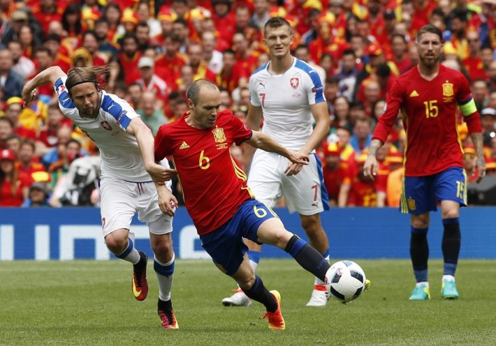 Football Soccer - Spain v Czech Republic - EURO 2016 - Group D - Stadium de Toulouse, Toulouse, France - 13/6/16
Spain's Andres Iniesta in action with Czech Republic's Jaroslav Plasil
REUTERS/Albert Gea
Livepic