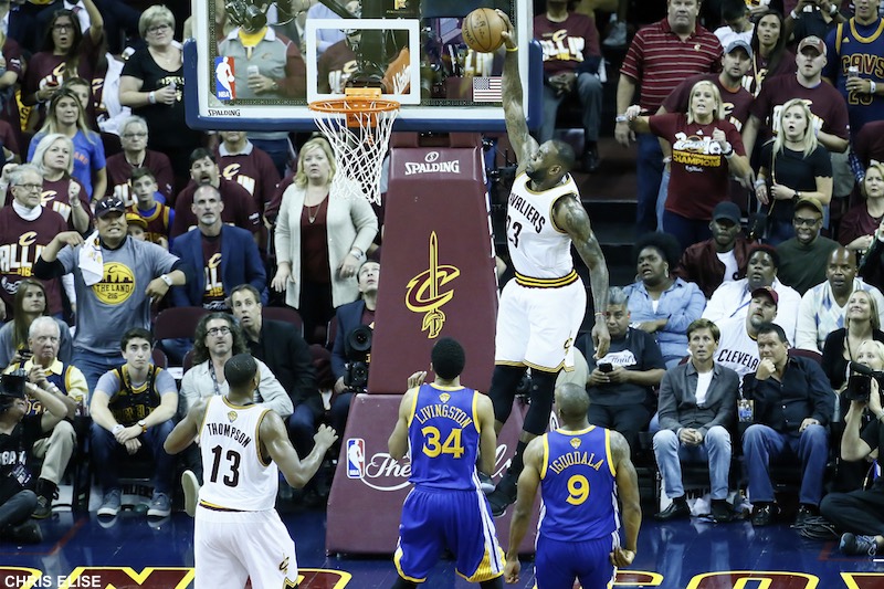 NBA: Cleveland assomme Golden State et revient dans la partie