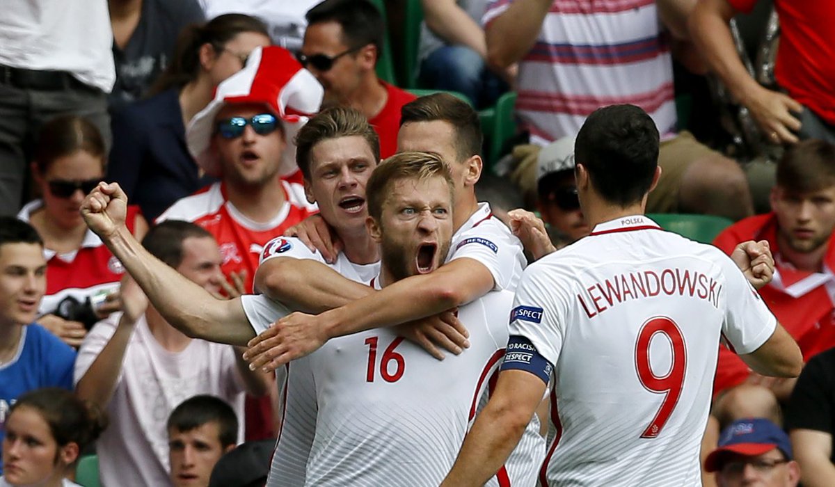 Uefa Euro 2016 La Pologne Qualifiee Pour Les Quarts