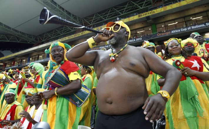 Supporters of Burkina Faso cheer during their African Cup of Nations (AFCON 2013) quarter-final soccer match against Togo at the Mbombela Stadium in Nelspruit, February 3, 2013. REUTERS/Thomas Mukoya (SOUTH AFRICA - Tags: SPORT SOCCER)