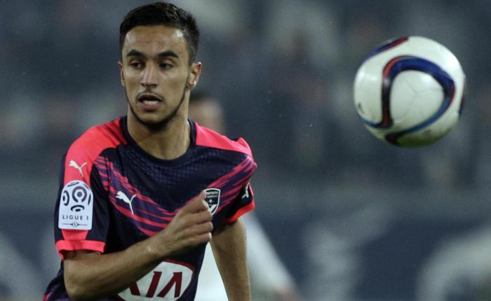 Bordeaux's midfielder Adam Ounas runs with the ball during the French L1 football match between Bordeaux and Marseille on December 20, 2015 at the Matmut Atlantique stadium in Bordeaux, southwestern France. / AFP / THIBAUD MORITZ