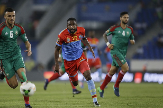 Congo's Cedric Bakambu, centre, chases the ball, with Morocco's Ghanem Saiss, left, and Manuel Trinidad, right, during their African Cup of Nations Group C soccer match between Congo and Morocco at the Stade de Oyem in Oyem, Gabon, Monday Jan. 16, 2017. (AP Photo/Sunday Alamba)