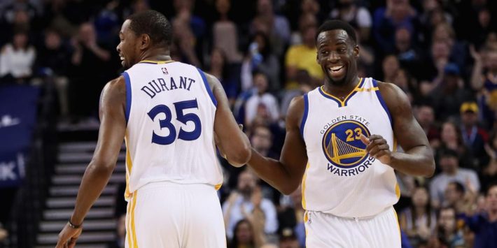 kevin-durant-draymond-green-golden-state-warriors-2017-basket_92755db68e8a6172a296be2db44f40b4