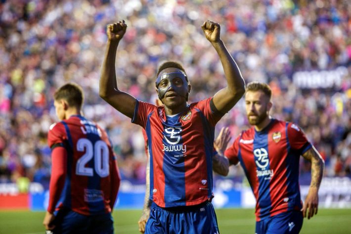 Football : Le Top 14 des africains qui ont porté le maillot du FC Barcelone