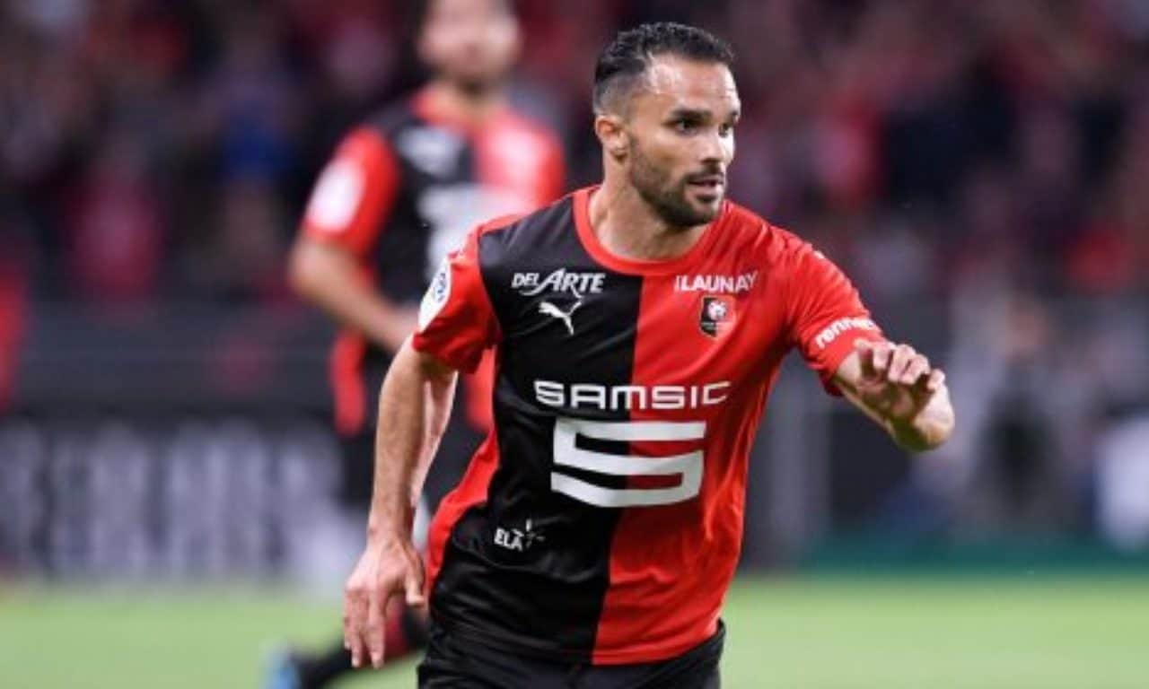 Jérémy Morel Le Malgache en pleine discussions avec le RC Lens