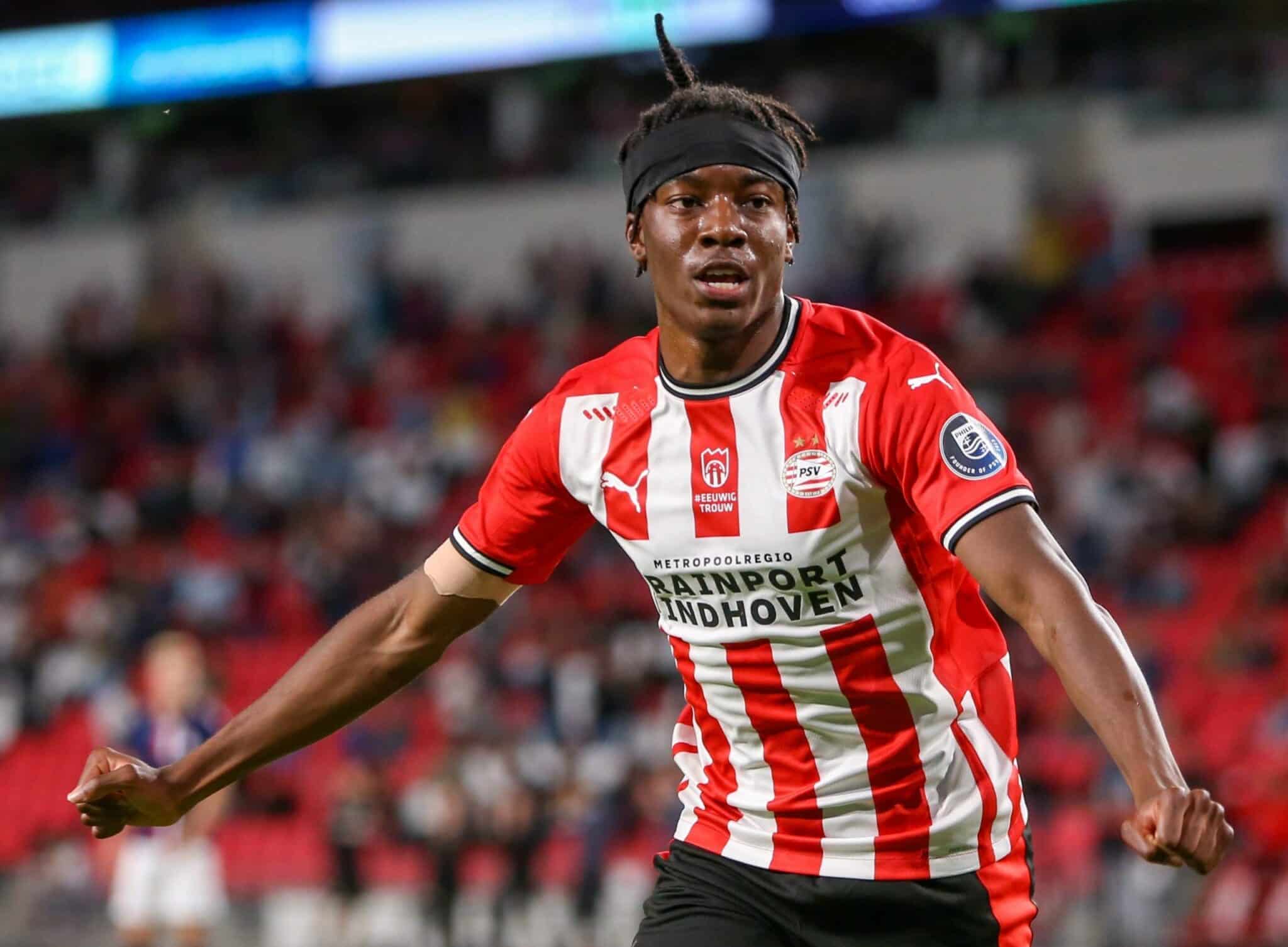 PSV Eindhoven Le Nigérian Noni Madueke prolonge jusqu'en 2025