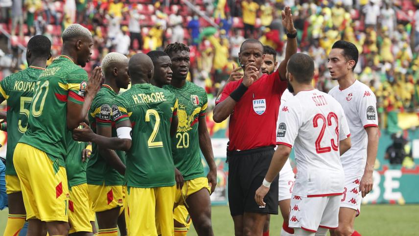 CAN 2021 : Tunisie-Mali, Voici pourquoi Janny Sikazwe a arrêté le match à  la 89e min
