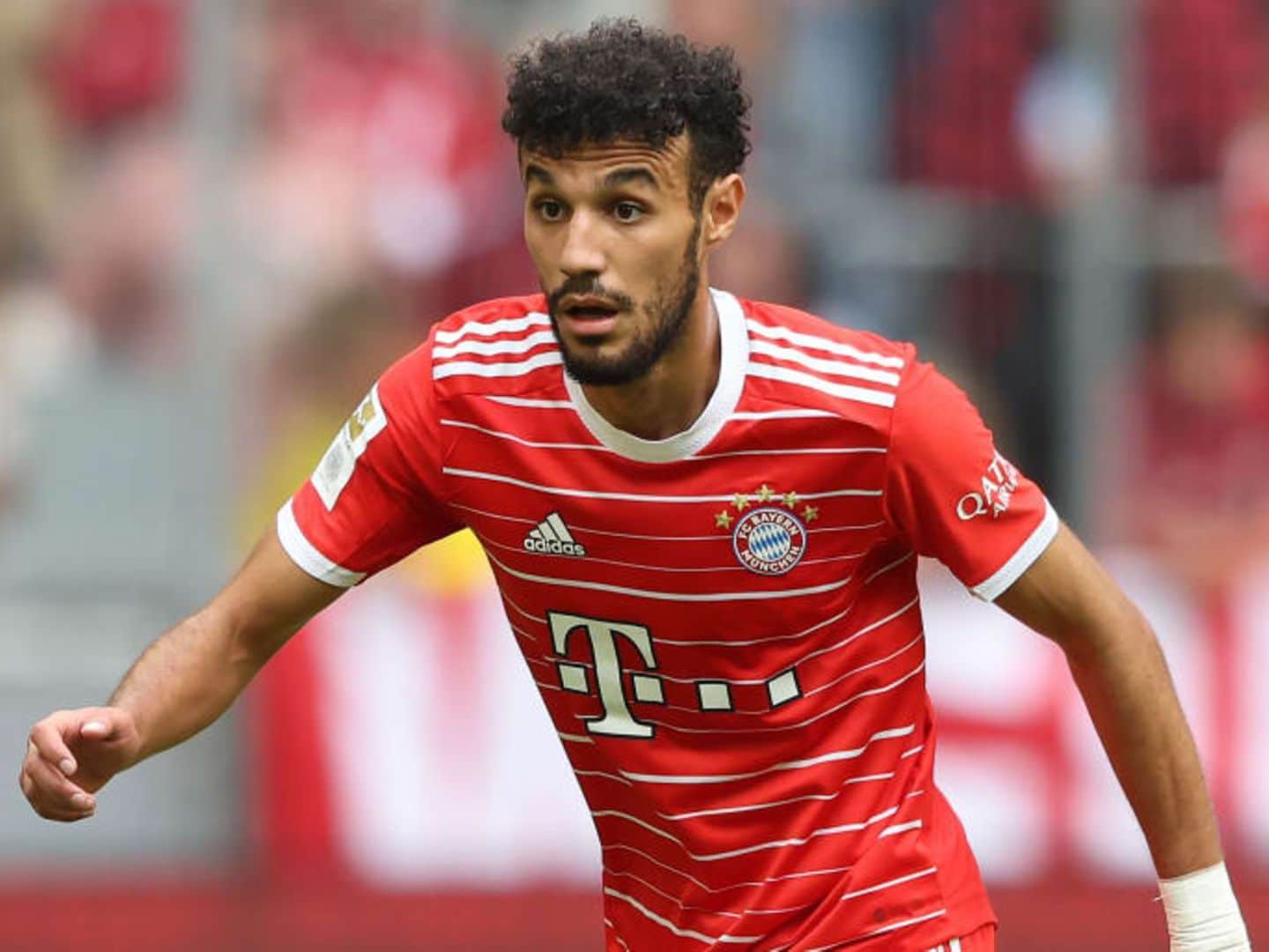 FC Bayern München: Mazraoui bewertet seinen Start
