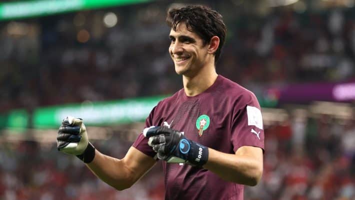 Yassine Bounou rate le Yachine 2023 en faveur d'Emiliano Martinez