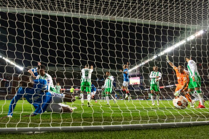 Abdallah Sima marque alors que les Rangers débutent bien la Ligue Europa