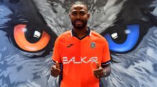 Emmanuel Dennis révèle le rôle d'Adebayor dans son prêt à Istanbul Basaksehir