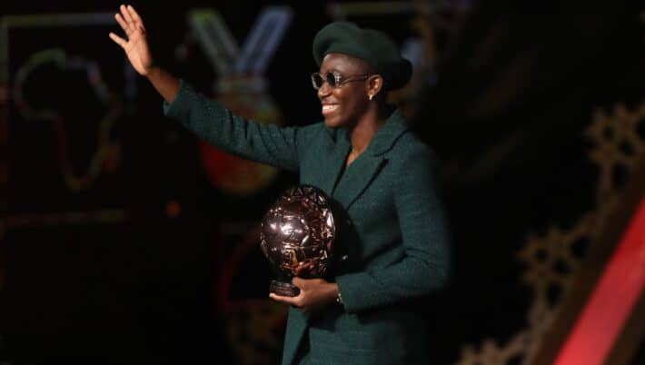 CAF Awards : Asisat Oshoala remporte le Ballon d'Or Africain pour la 6e fois
