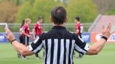 comment devenir arbitre de football