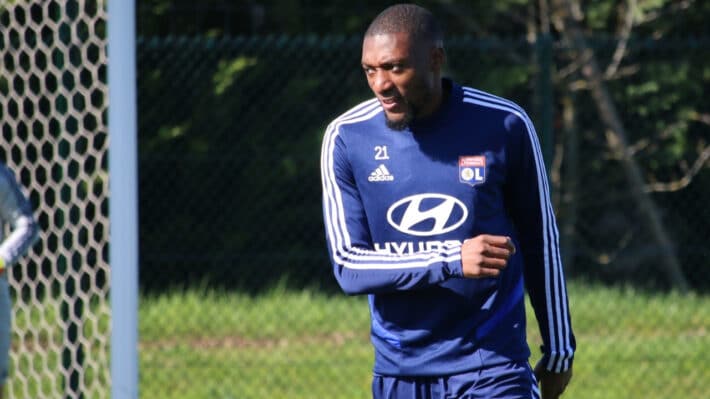 Libre après la fin de son contrat avec Al Ettifaq en Arabie saoudite, Karl Toko-Ekambi pourrait bientôt retrouver les pelouses de Ligue 1.