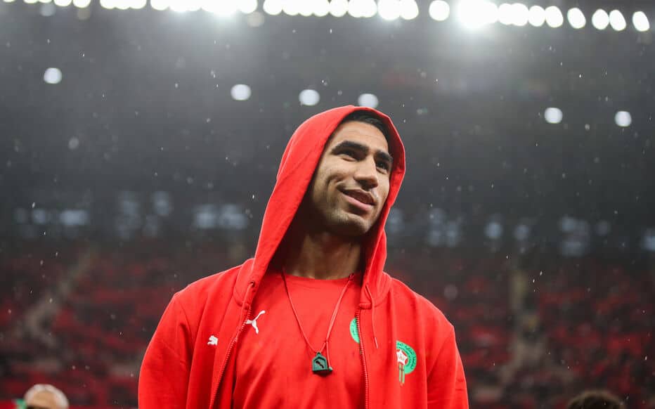 CAN 2025 : Achraf Hakimi présente son Trophée de Joueur africain de l’année avant Maroc – Comores